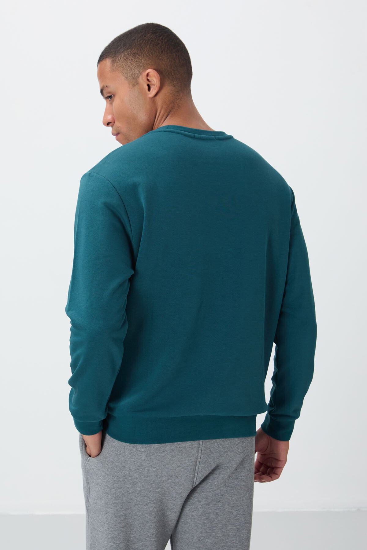 Emerald Green Embroidered O Neck Comfort Fit Fleece-Lined Men's Sweatshirt - 88020