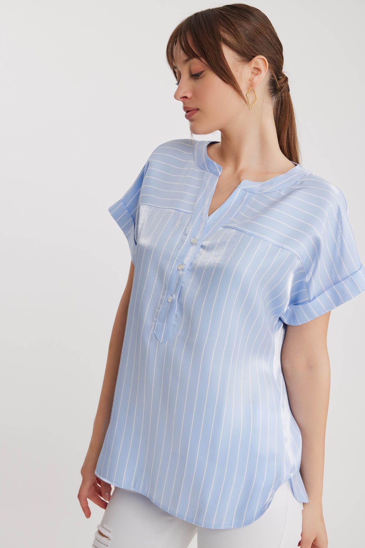 BLOUSE WITH LOW SHOULDER BUTTON AND GLOSSY SATIN LINE