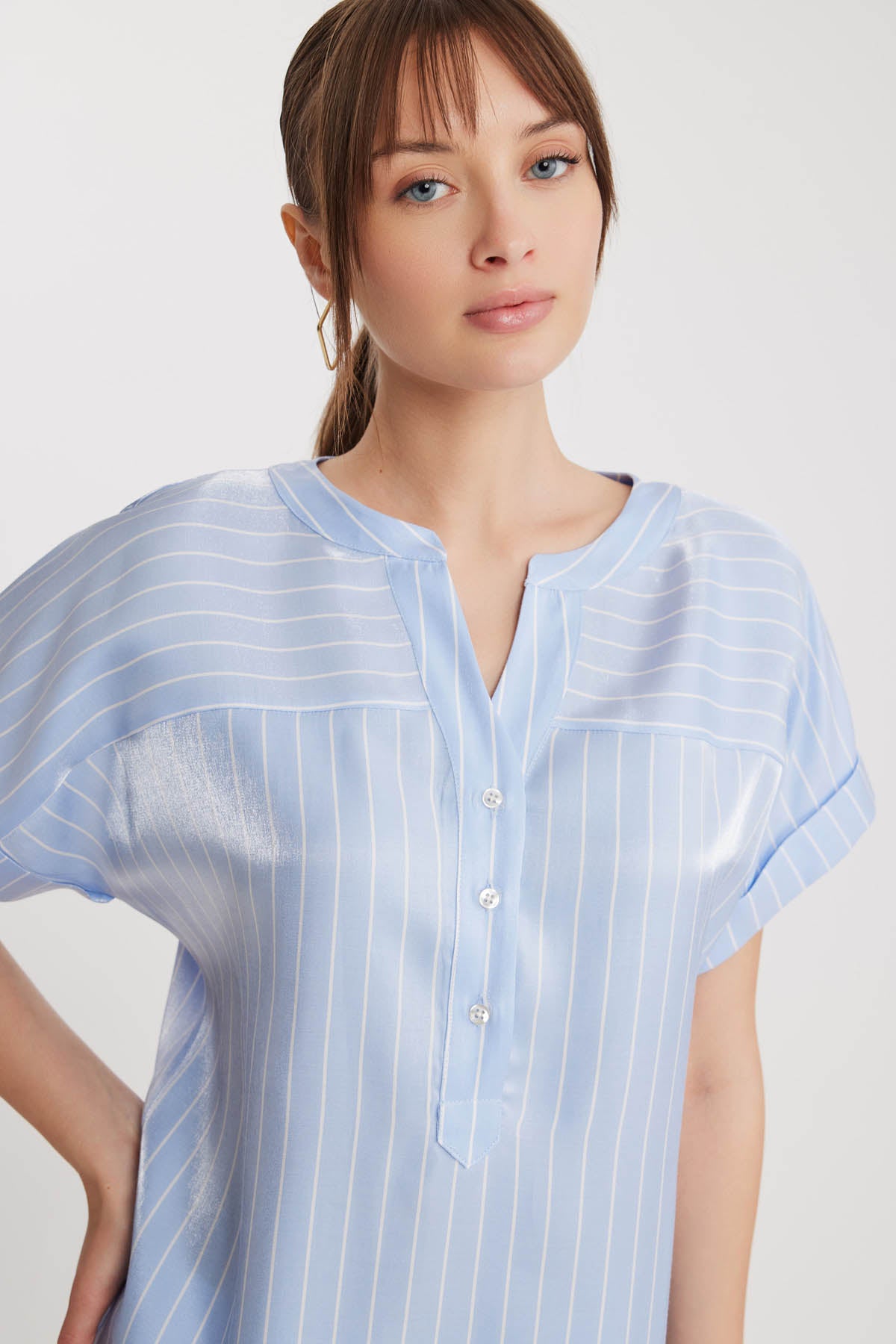 BLOUSE WITH LOW SHOULDER BUTTON AND GLOSSY SATIN LINE