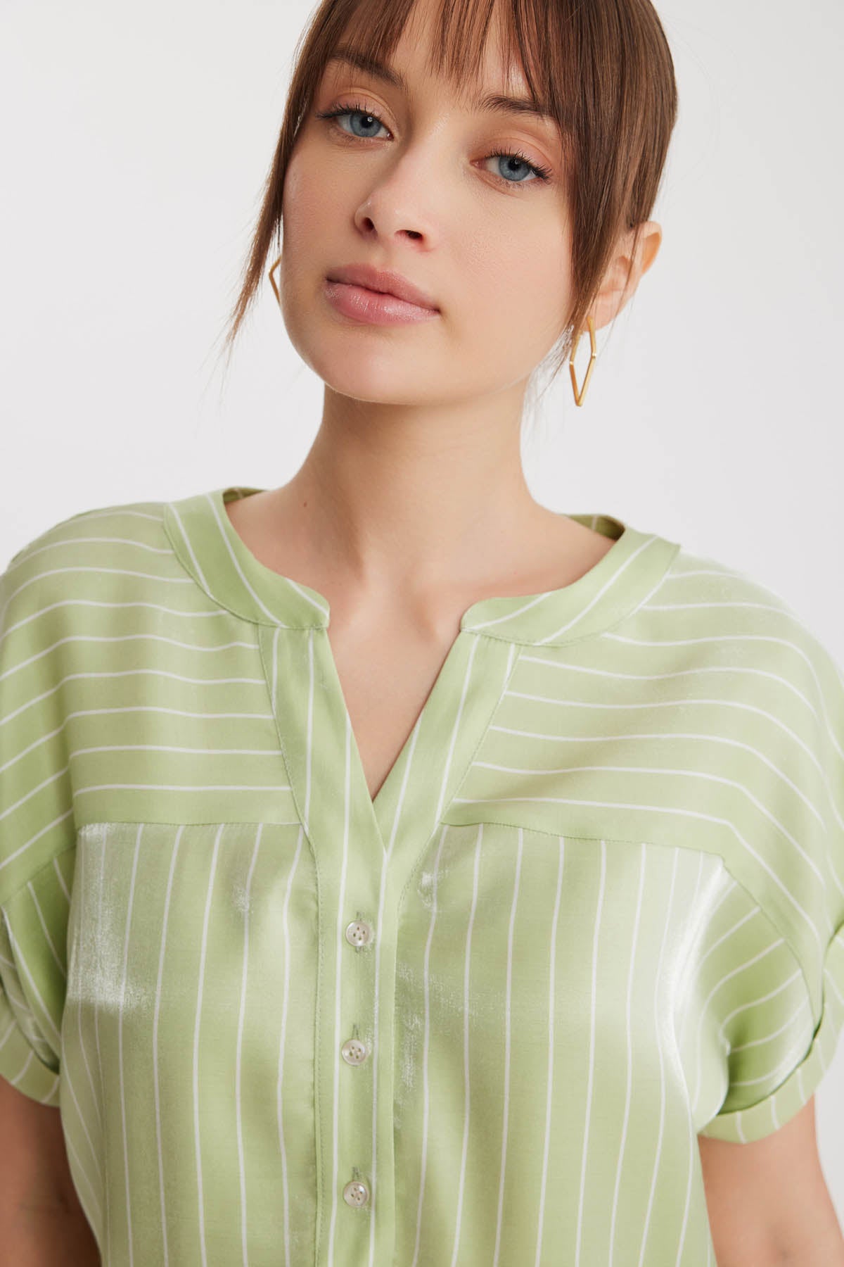 BLOUSE WITH LOW SHOULDER BUTTON AND GLOSSY SATIN LINE