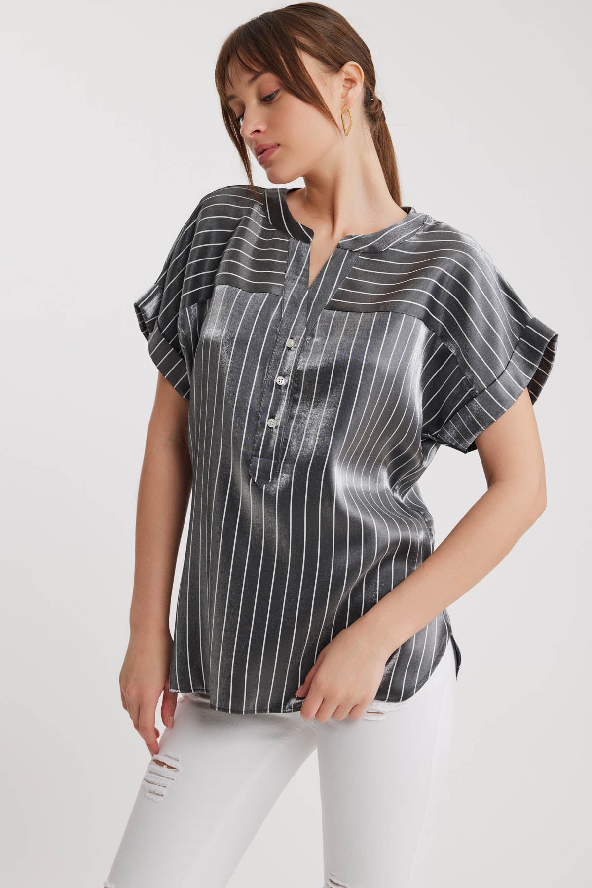 BLOUSE WITH LOW SHOULDER BUTTON AND GLOSSY SATIN LINE