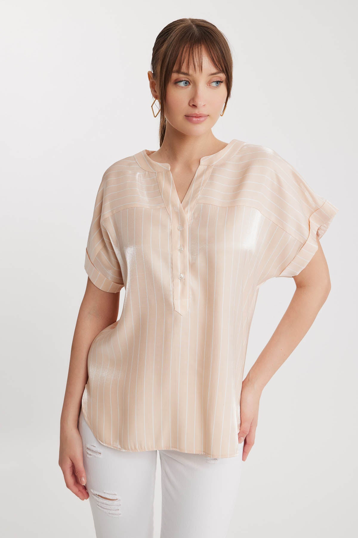 BLOUSE WITH LOW SHOULDER BUTTON AND GLOSSY SATIN LINE