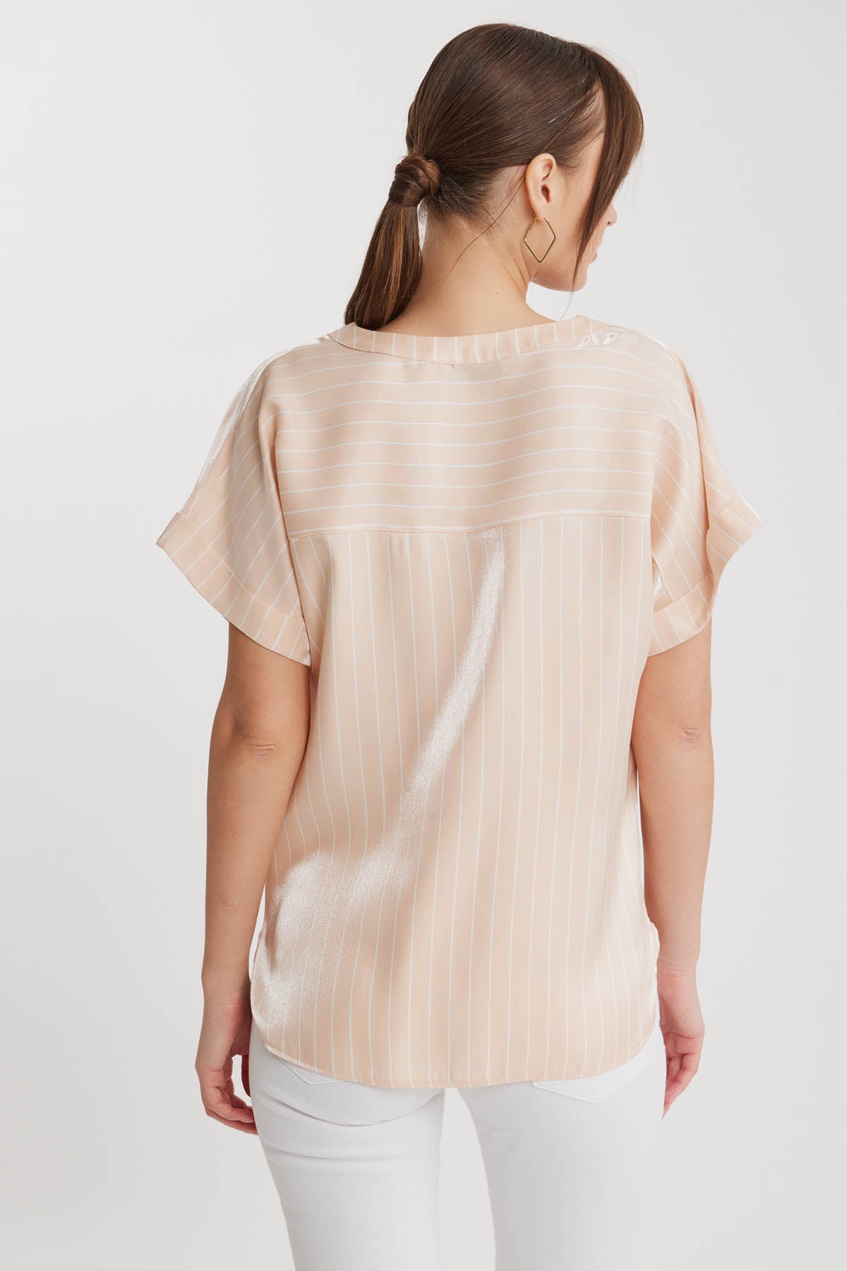BLOUSE WITH LOW SHOULDER BUTTON AND GLOSSY SATIN LINE