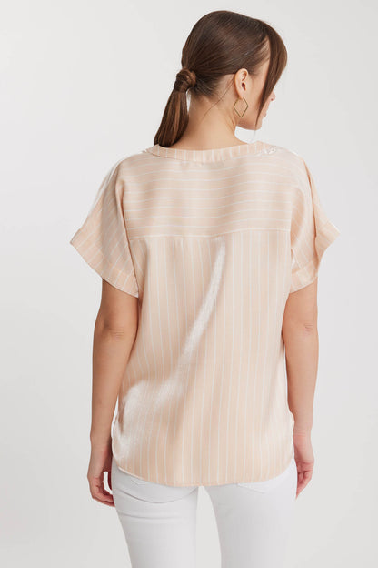 BLOUSE WITH LOW SHOULDER BUTTON AND GLOSSY SATIN LINE