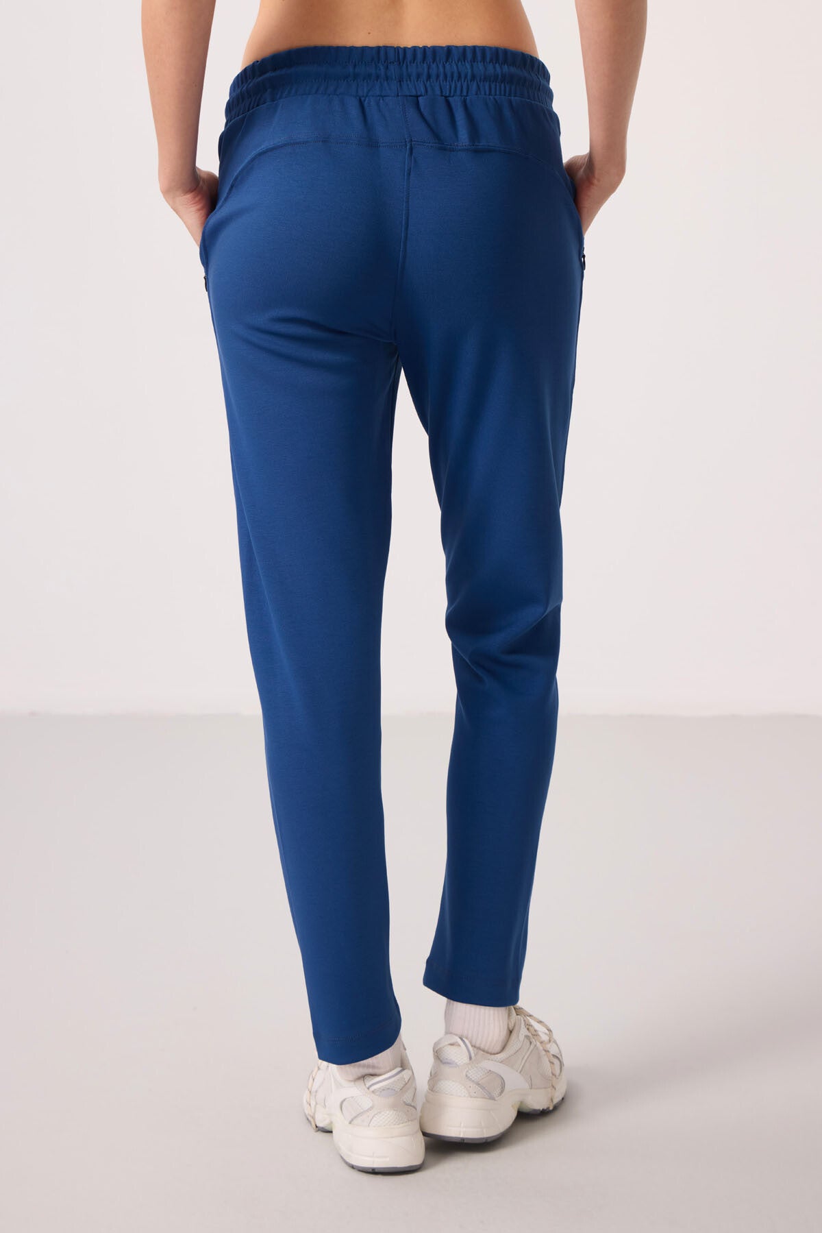 Parliament Soft Textured Hidden Zipper Slim Leg Women's Trousers - 94668