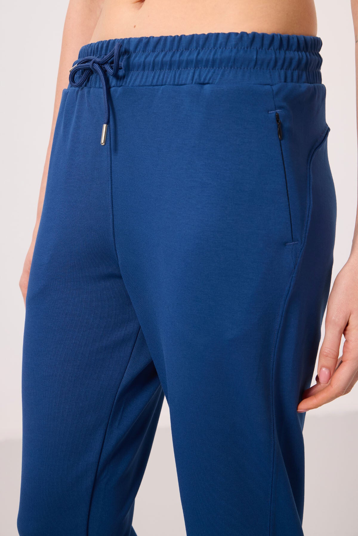 Parliament Soft Textured Hidden Zipper Slim Leg Women's Trousers - 94668
