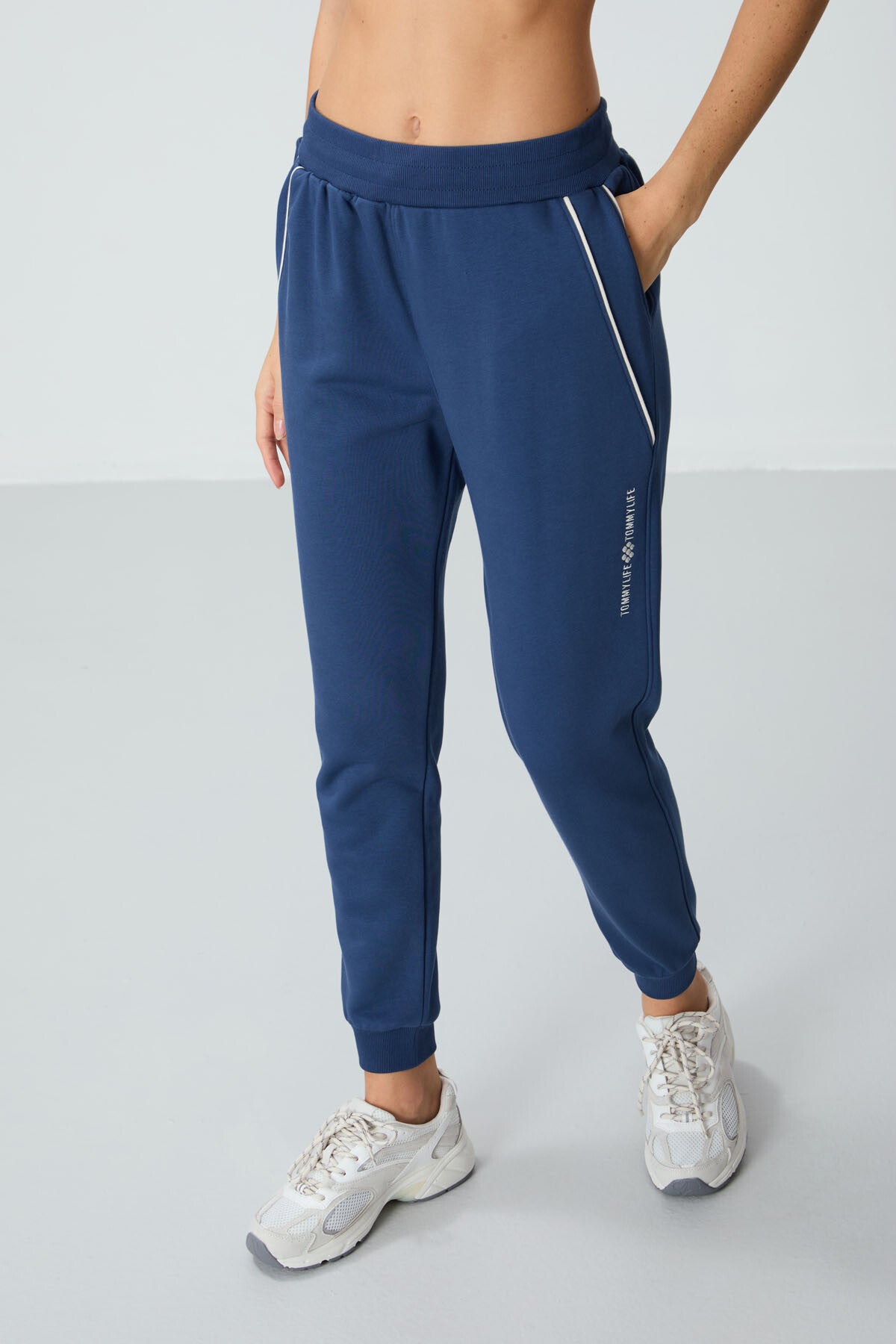 Parliament Compact Cotton Thick Smooth Textured Standard Fit Women's Tracksuit Bottom - 94660