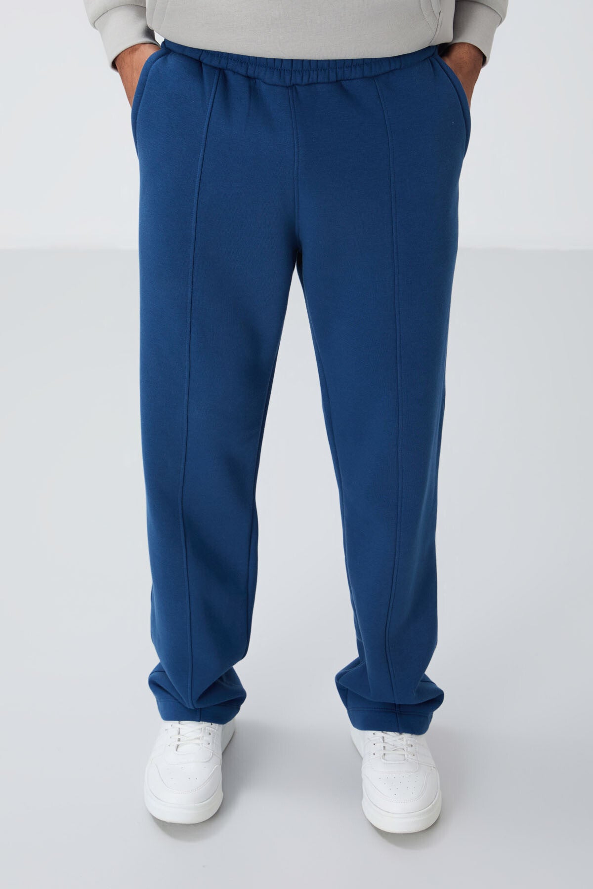 Parliament Cotton Thick Fleece-Lined Soft Textured Oversize Embroidered Men's Tracksuit Bottom -82146