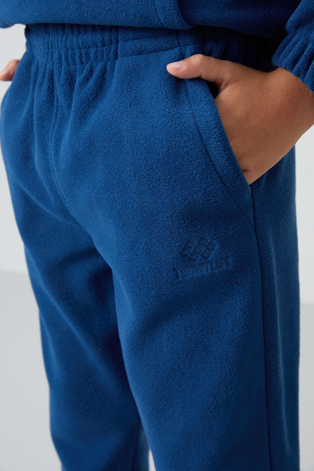 Parliament Thick Soft Textured Standard Fit Embroidered Fleece Boys' Tracksuit Bottom - 11219