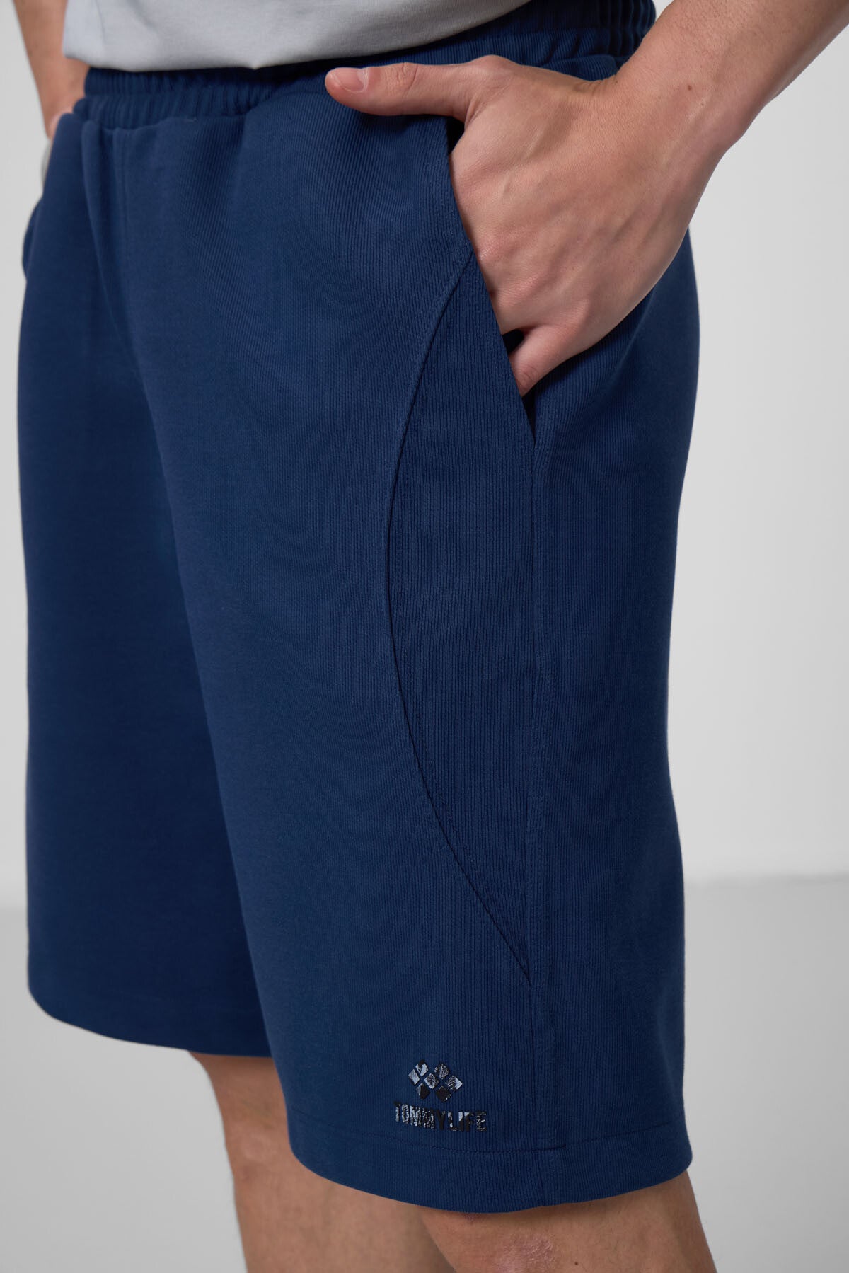 Textured Surface Parliament Oversize Men's Shorts - 81288