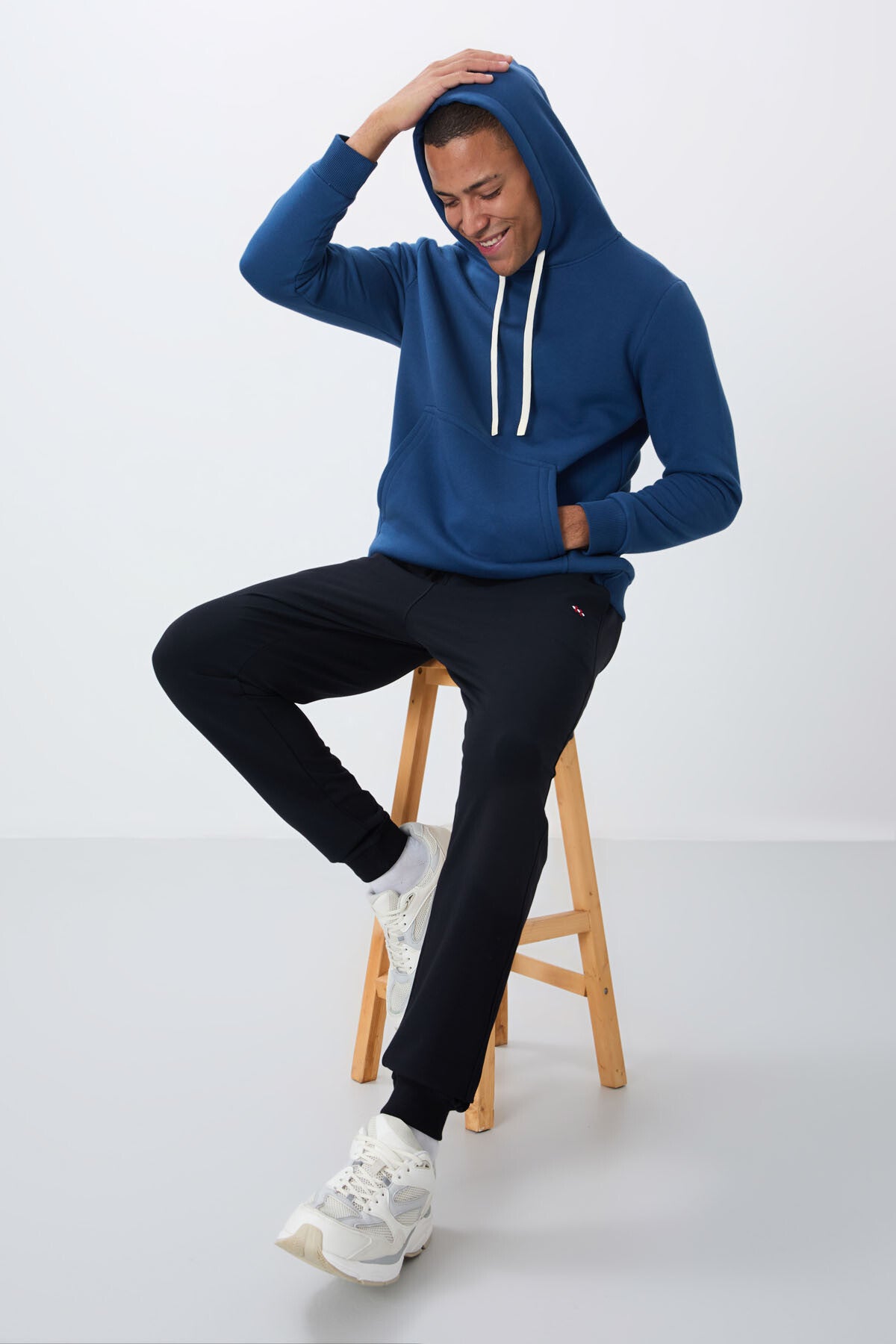 Parliament Cotton Thick Inner Fleece Soft Textured Comfort Fit Embroidered Men's Sweatshirt - 88419
