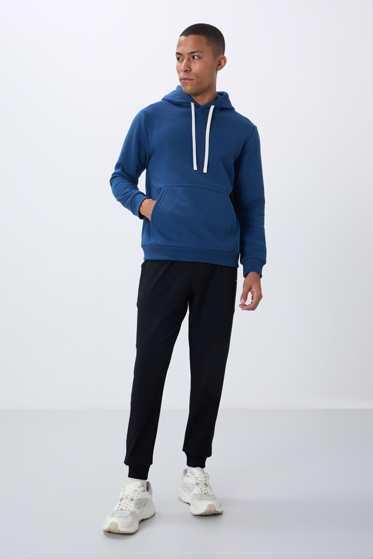 Parliament Cotton Thick Inner Fleece Soft Textured Comfort Fit Embroidered Men's Sweatshirt - 88419