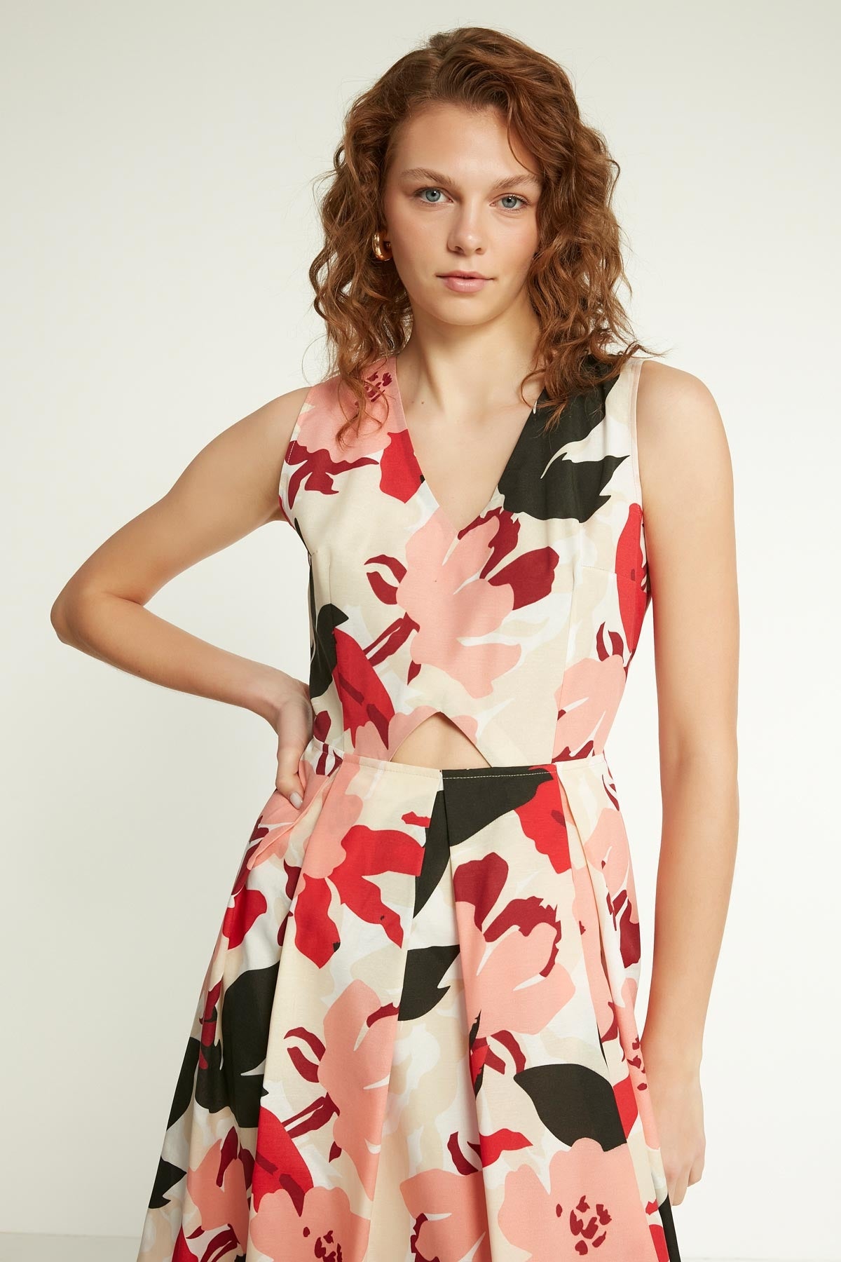 OPEN-STACKED V COLLAR DRESS