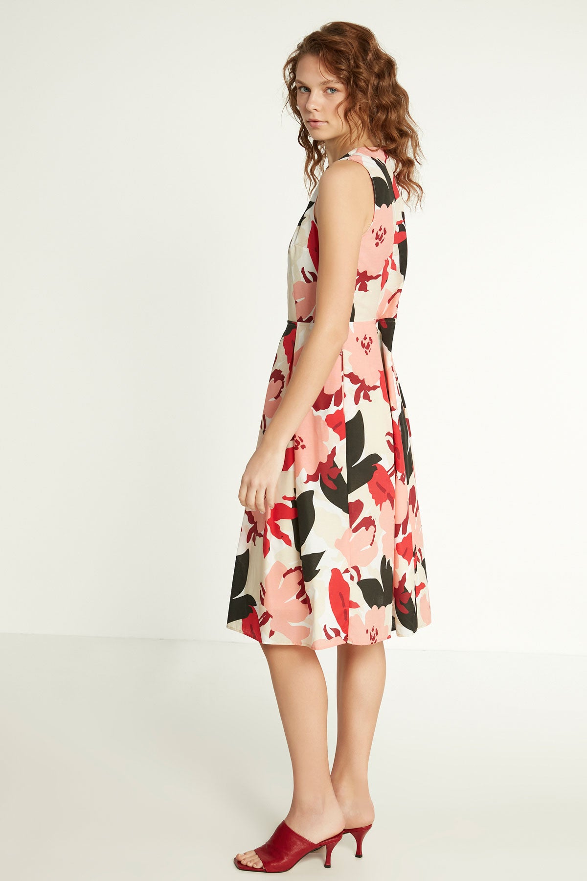 OPEN-STACKED V COLLAR DRESS