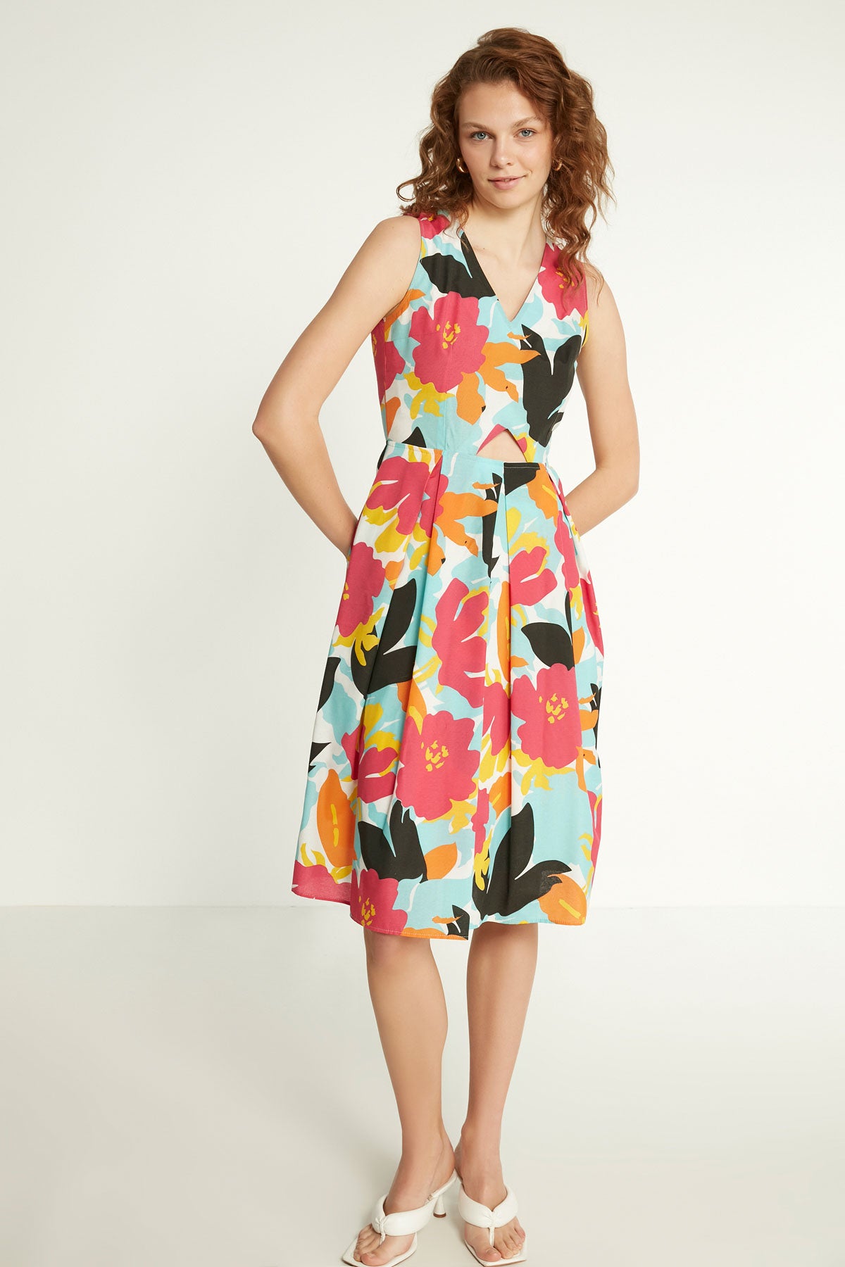 OPEN-STACKED V COLLAR DRESS