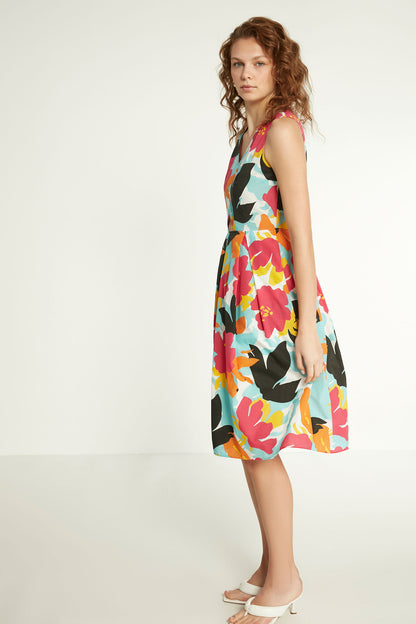 OPEN-STACKED V COLLAR DRESS