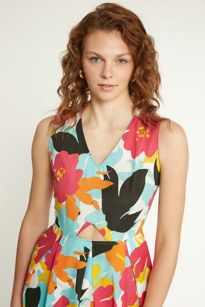 OPEN-STACKED V COLLAR DRESS