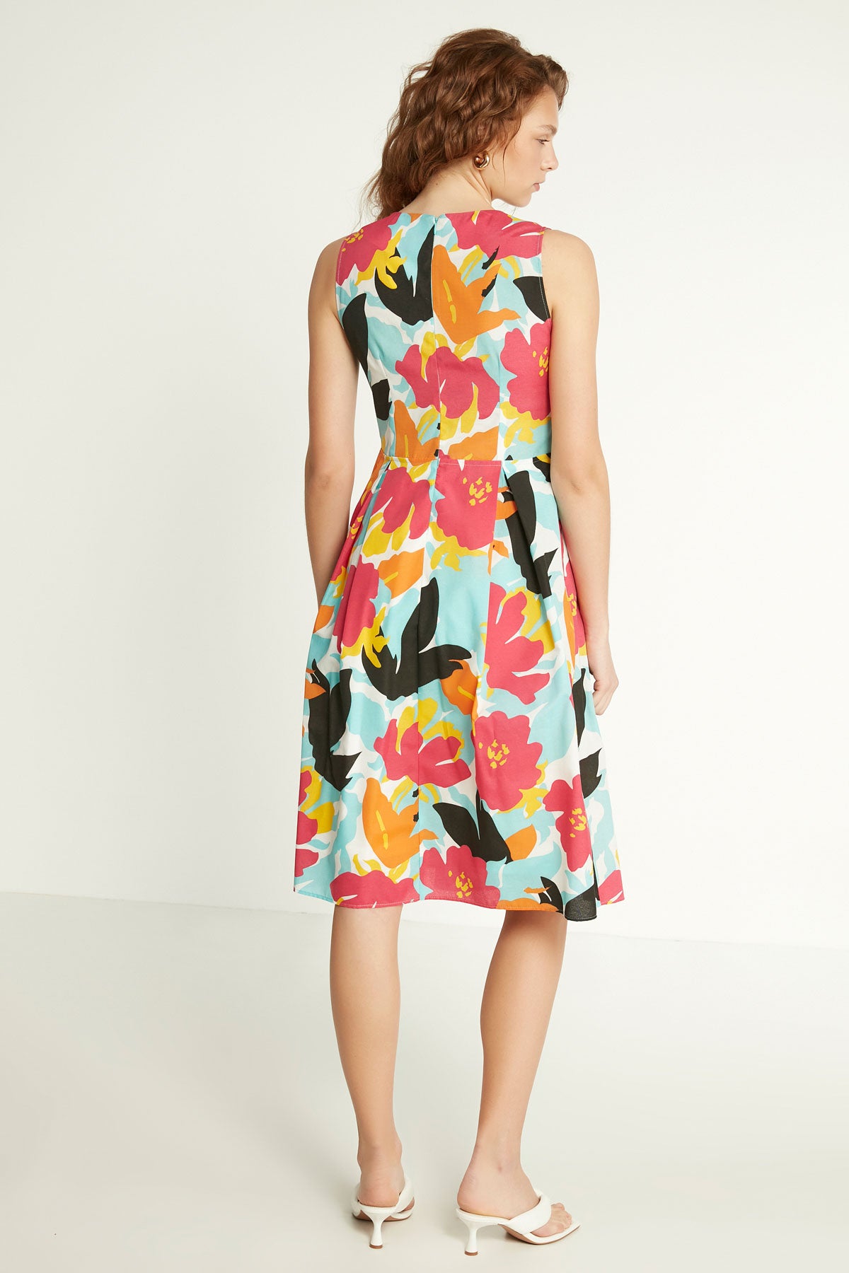 OPEN-STACKED V COLLAR DRESS