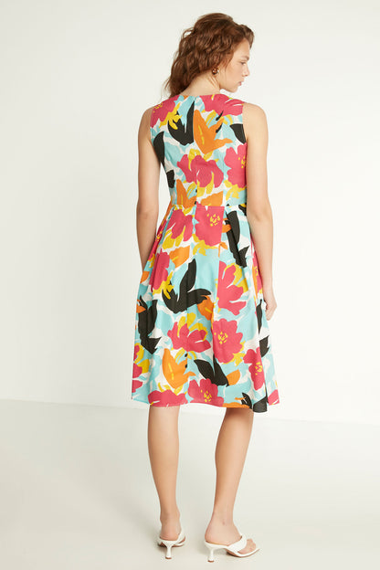 OPEN-STACKED V COLLAR DRESS