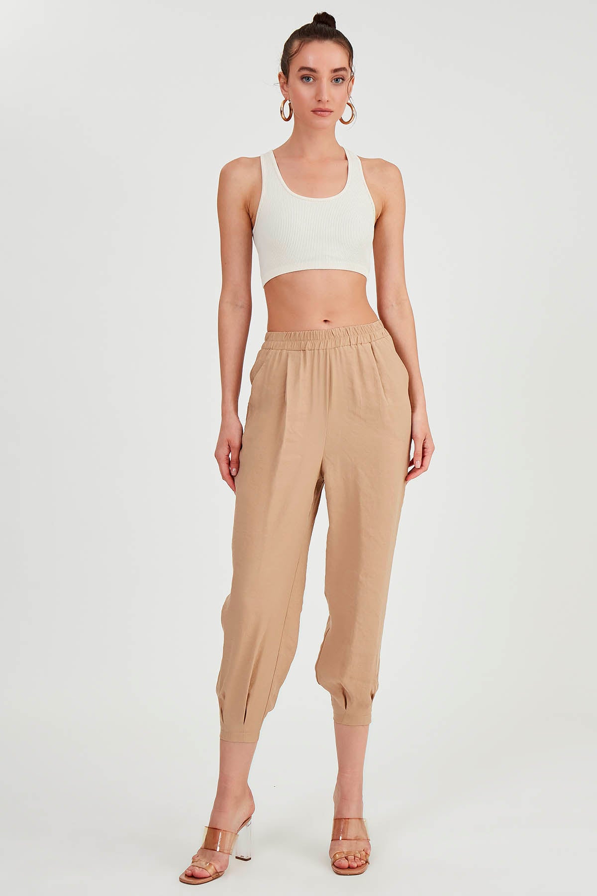 CROP TROUSERS WITH  PLEATED-BACK COVER POCKET