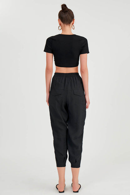 CROP TROUSERS WITH  PLEATED-BACK COVER POCKET