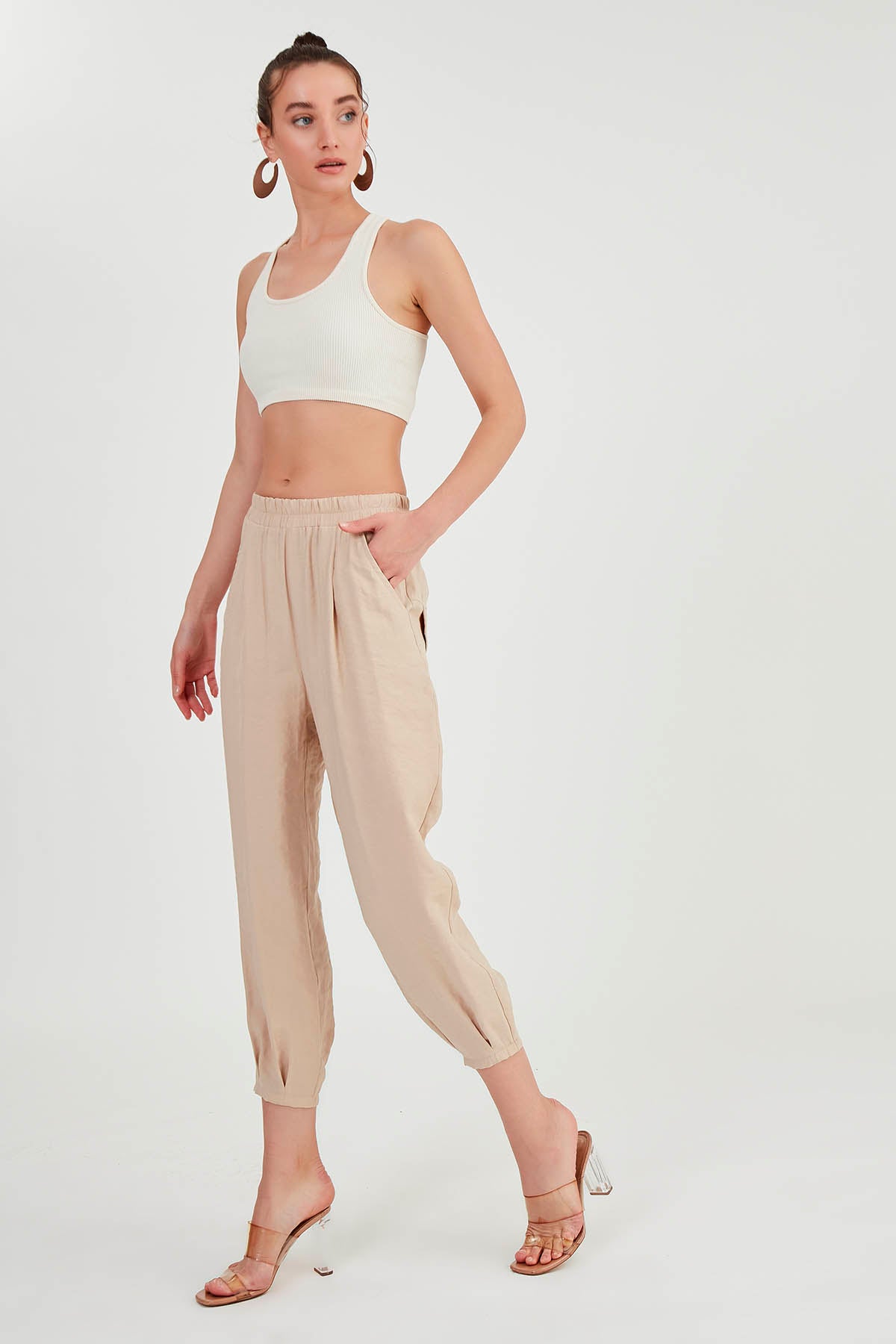 CROP TROUSERS WITH  PLEATED-BACK COVER POCKET