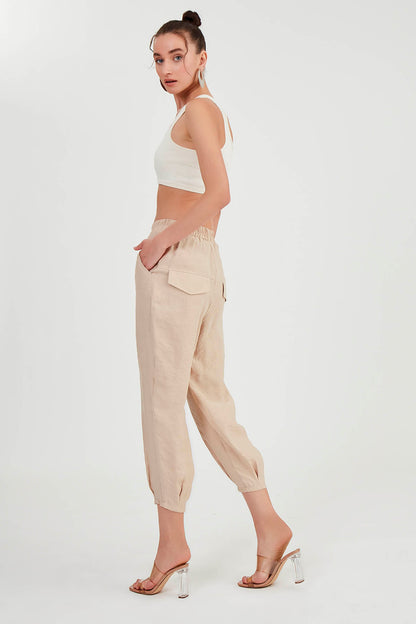 CROP TROUSERS WITH  PLEATED-BACK COVER POCKET