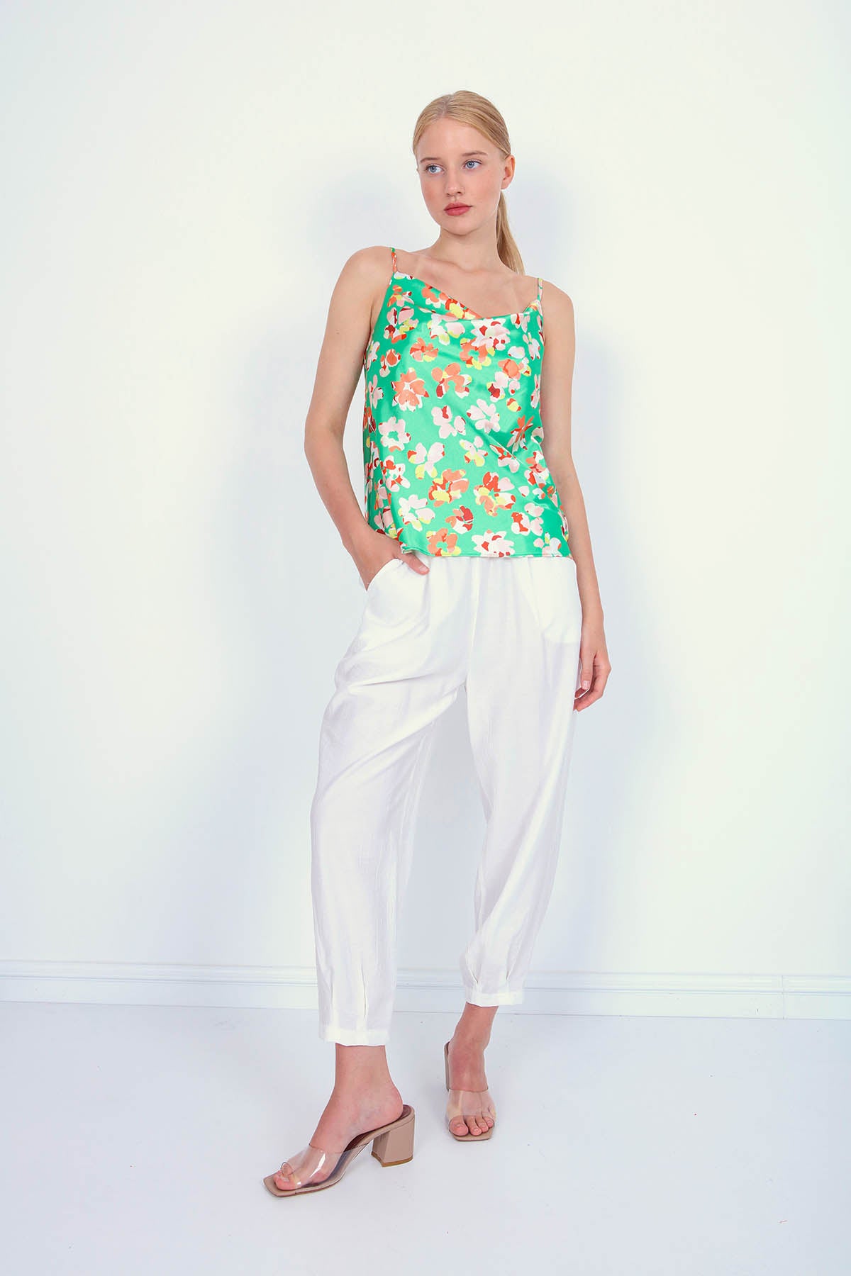 CROP TROUSERS