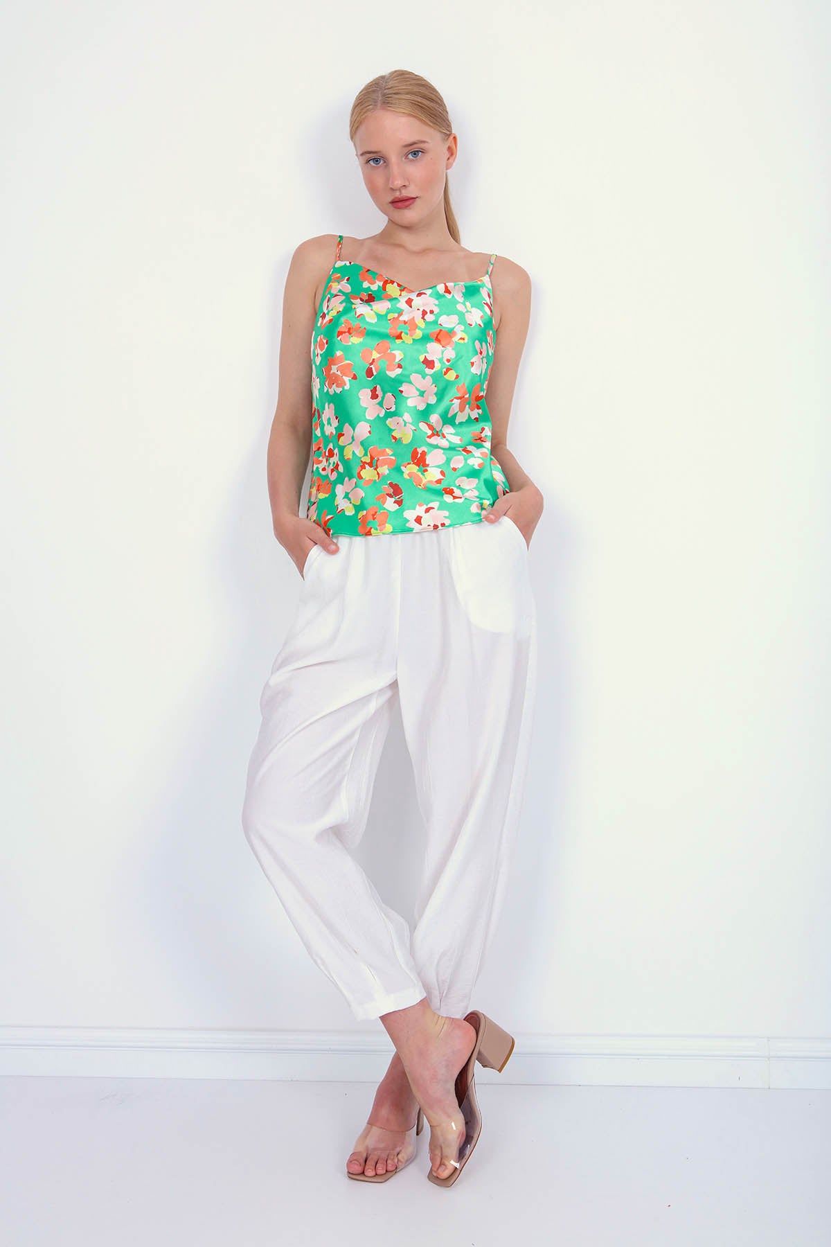 CROP TROUSERS