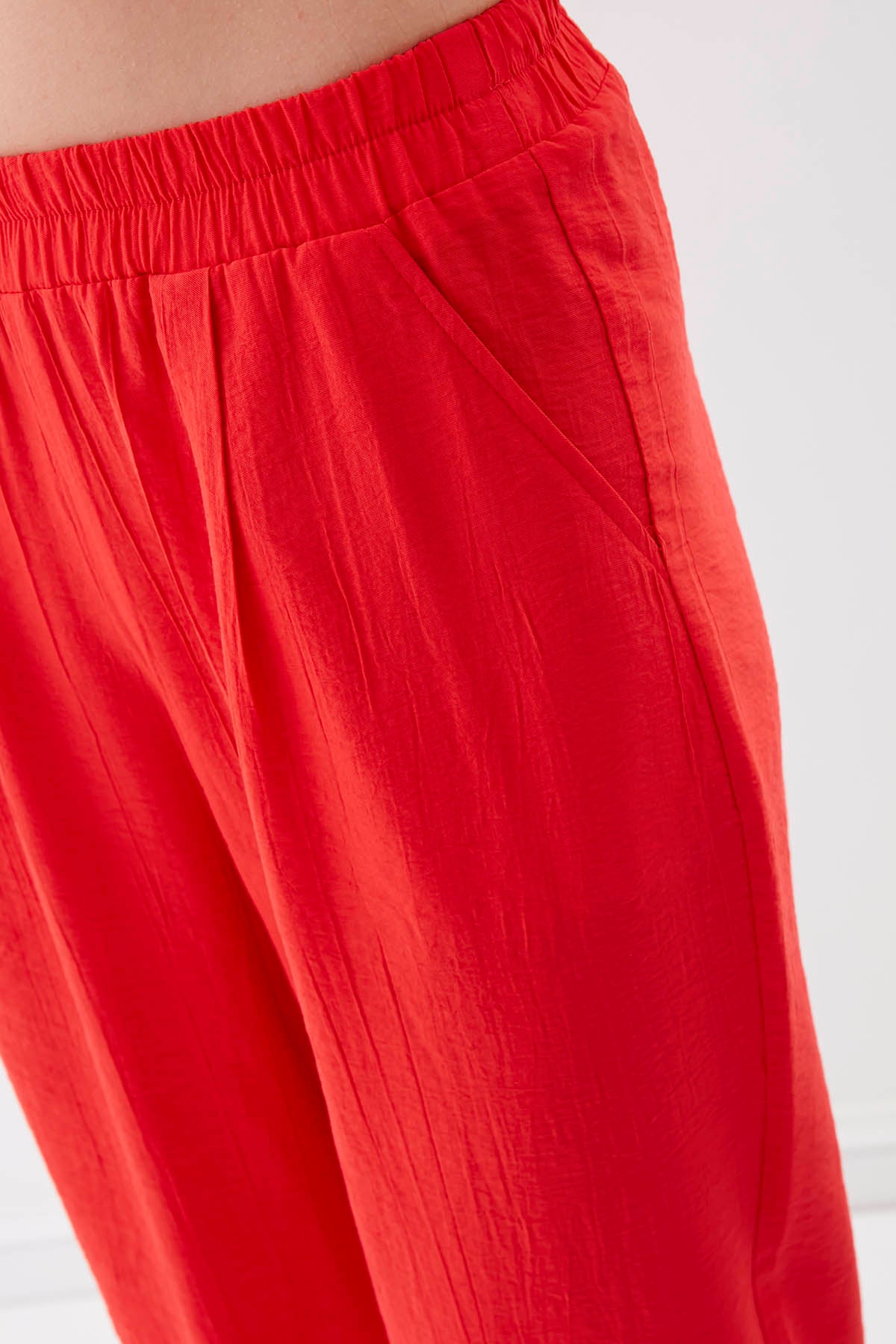 CROP TROUSERS