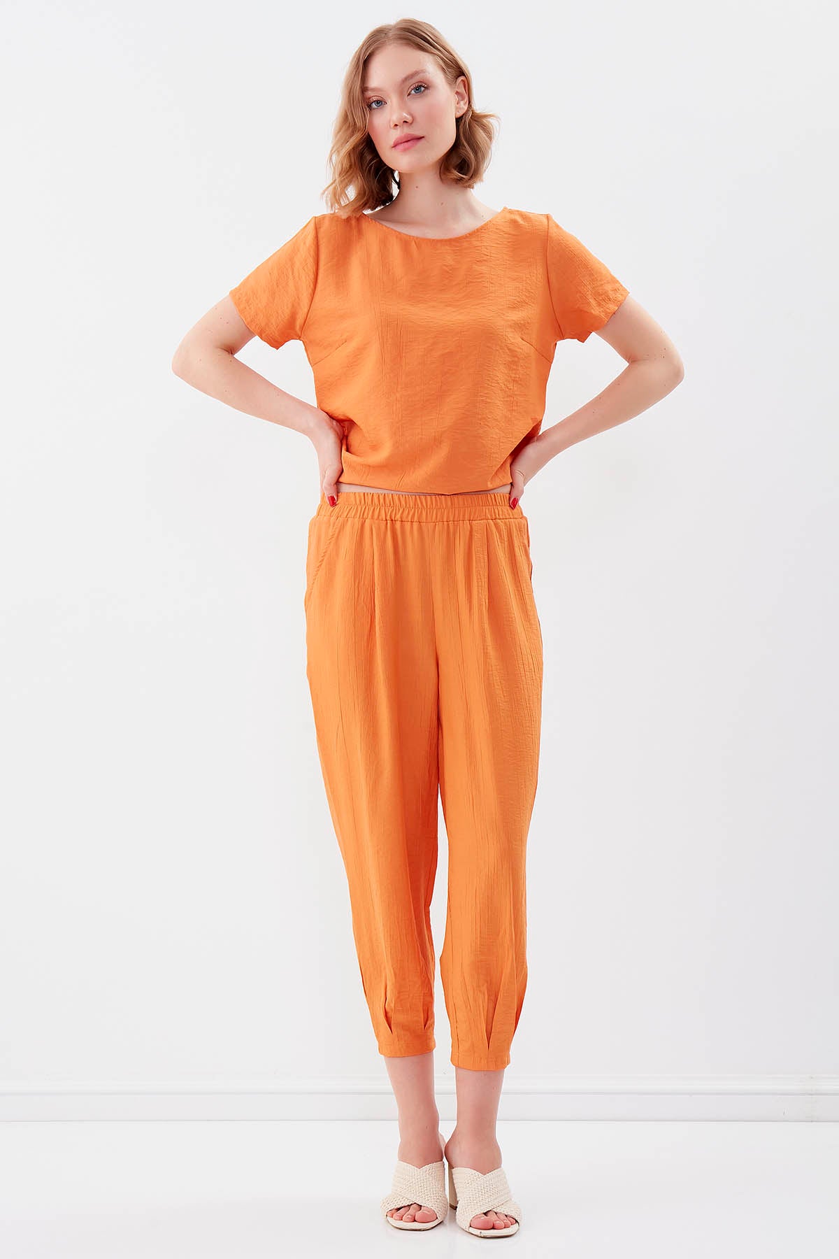 CROP TROUSERS