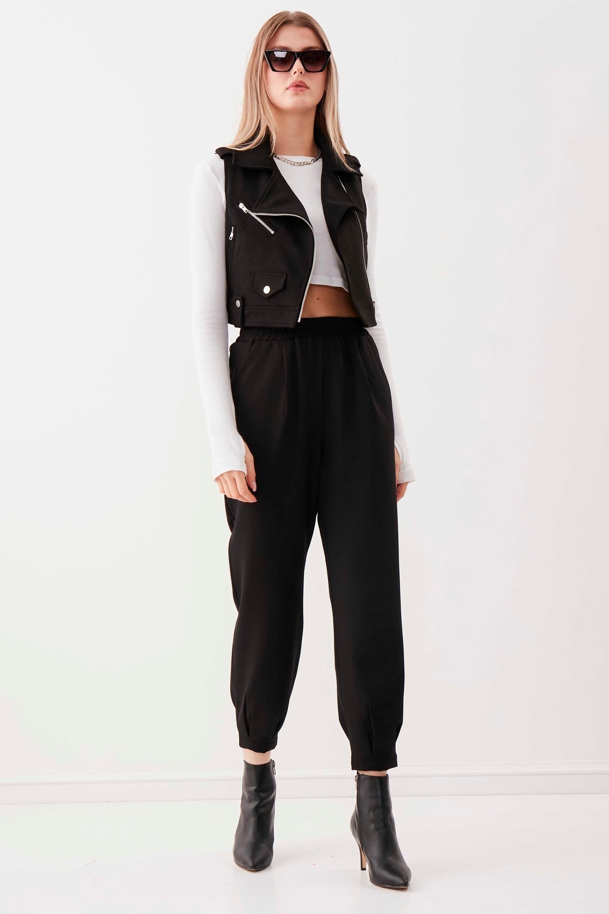 PLEATED TROUSERS