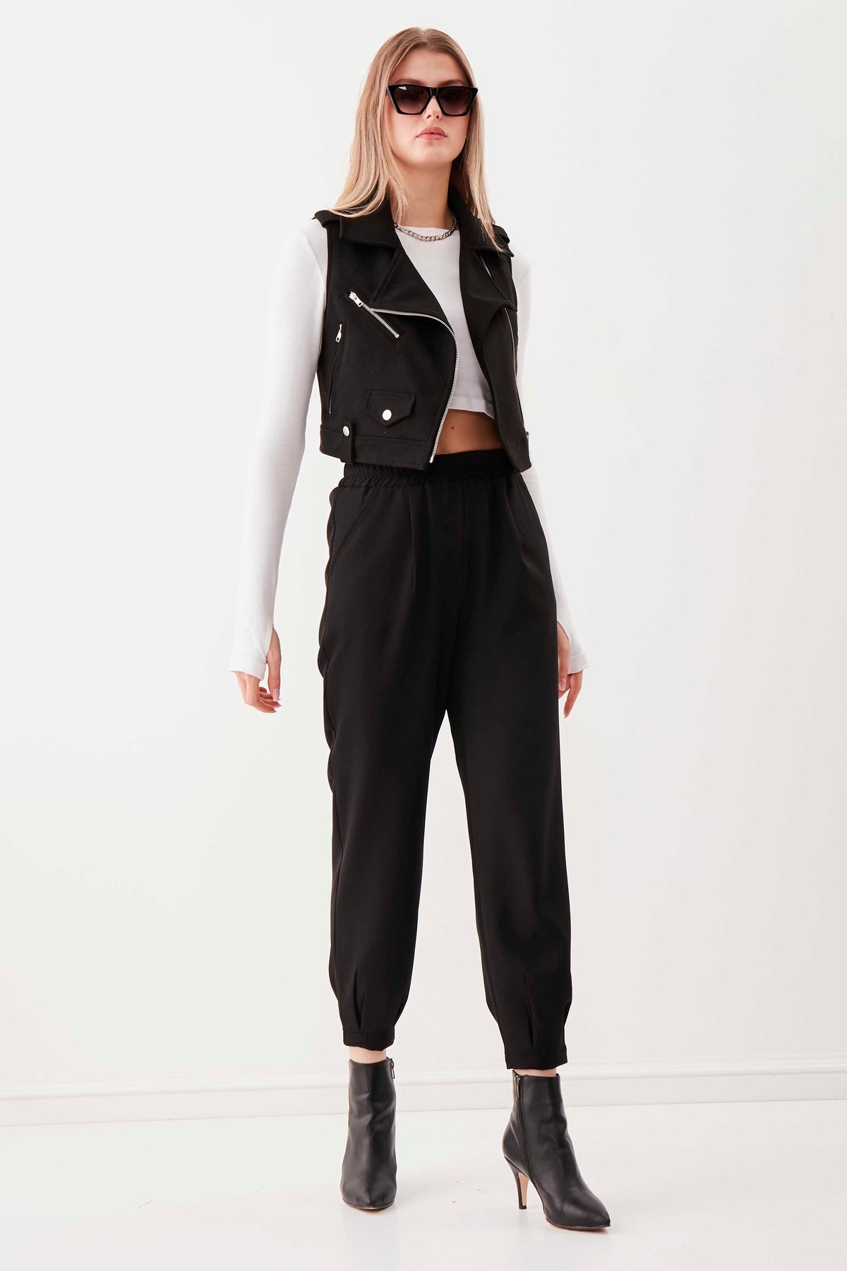 PLEATED TROUSERS