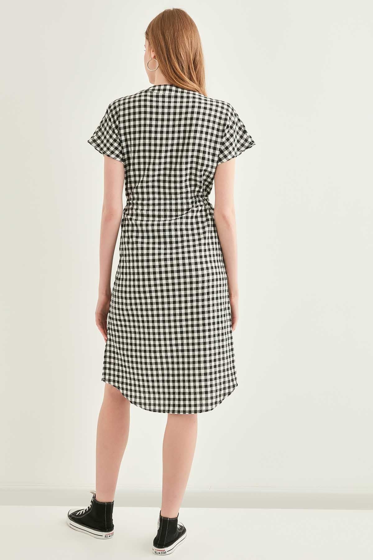CHECKERED PATTERNED BELT-BENT LOW SLEEVE DRESS