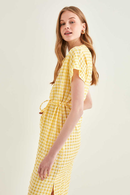 CHECKERED PATTERNED BELT-BENT LOW SLEEVE DRESS