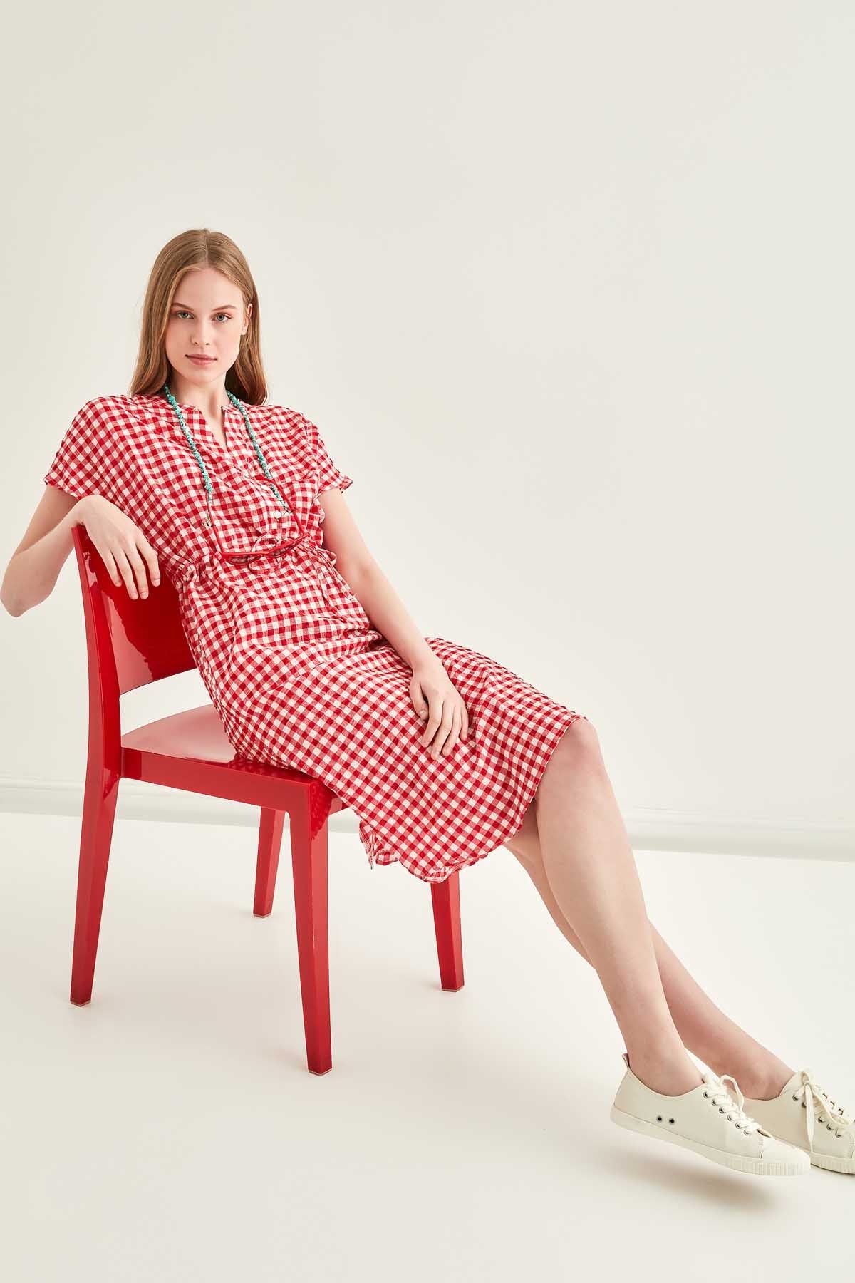 CHECKERED PATTERNED BELT-BENT LOW SLEEVE DRESS