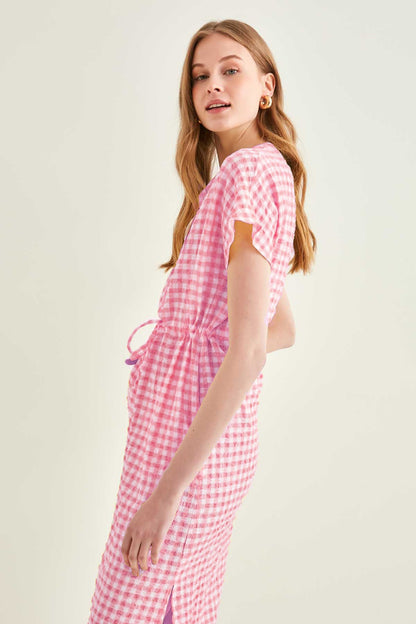 CHECKERED PATTERNED BELT-BENT LOW SLEEVE DRESS