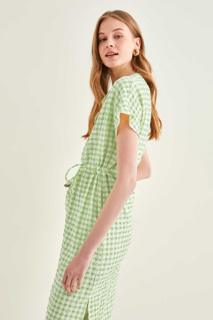 CHECKERED PATTERNED BELT-BENT LOW SLEEVE DRESS