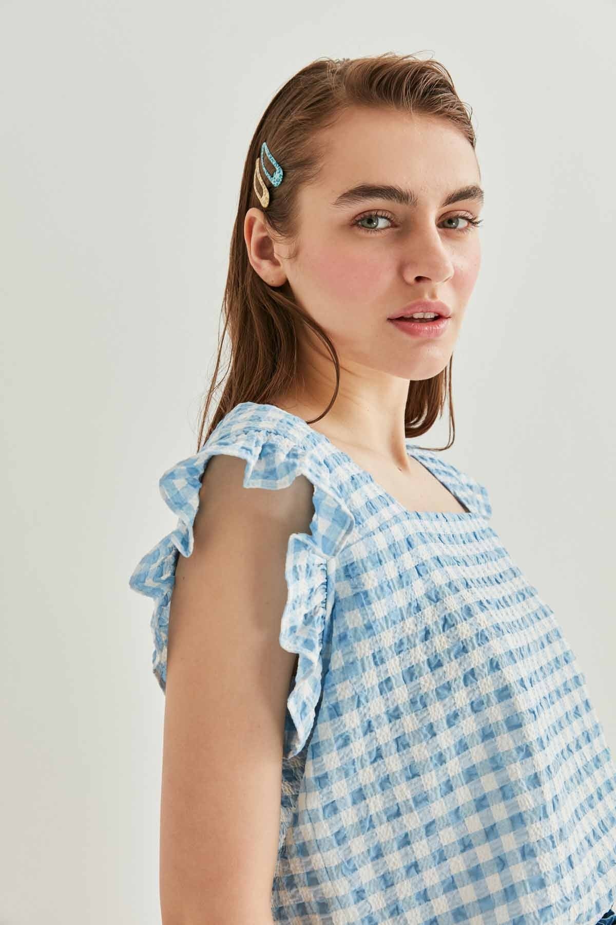 CHECKERED SQUARE COLLAR CROP BLOUSE