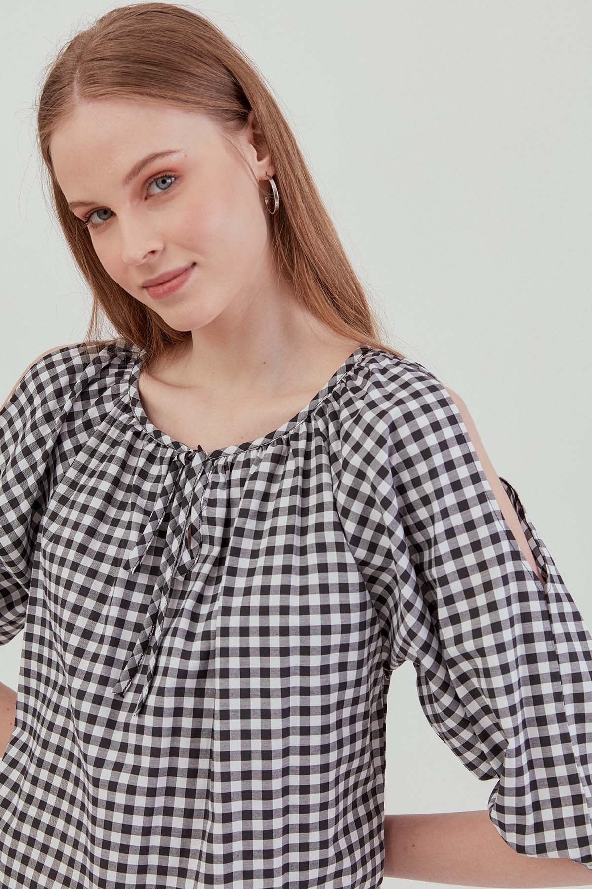 CHECKERED SLIT SHOULDER BLOUSE