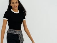 Black Basic Round Neck Detailed O Collar Women's Crop Top T-Shirt - 97200