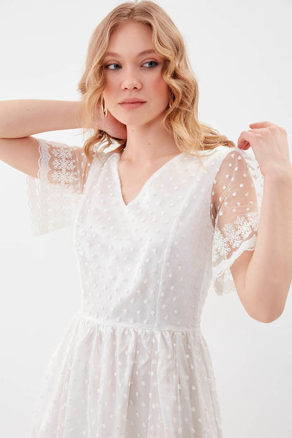 V COLLAR DRESS WITH DOT PATTERN