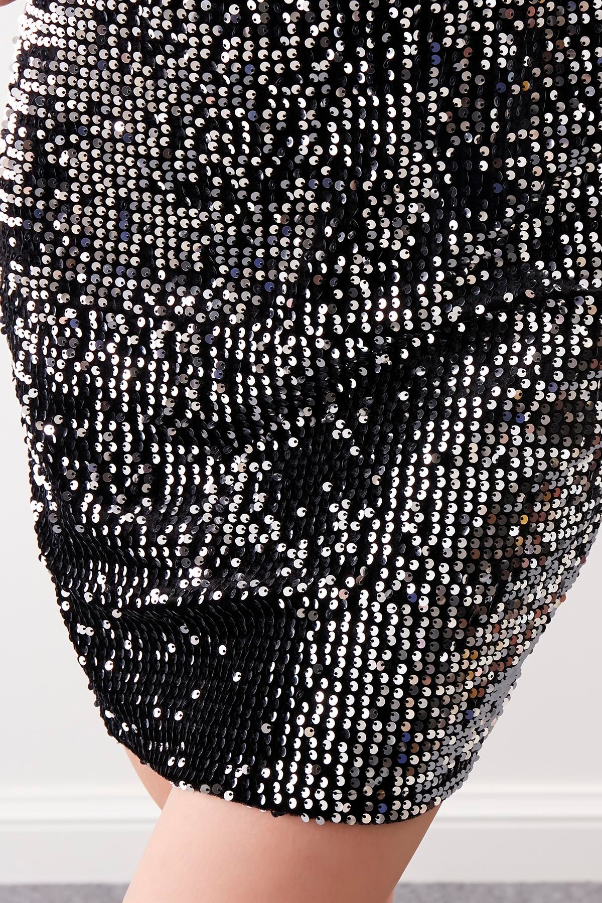 SEQUINED MINI-SKIRT