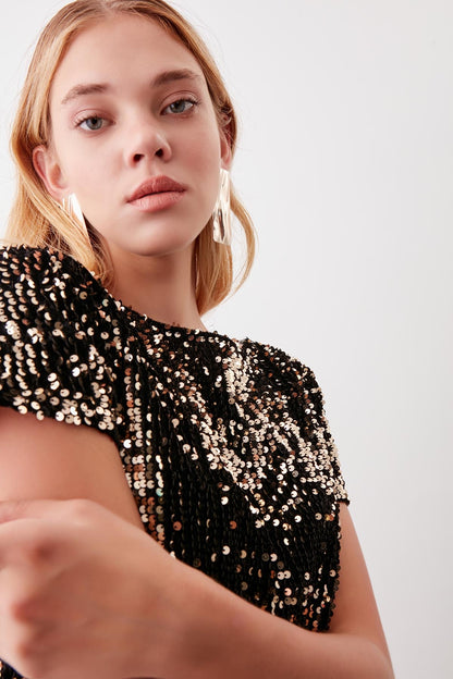 STAMP SEQUINED SHORT SLEEVE BLOUSE