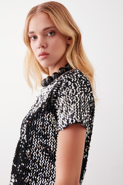 STAMP SEQUINED SHORT SLEEVE BLOUSE