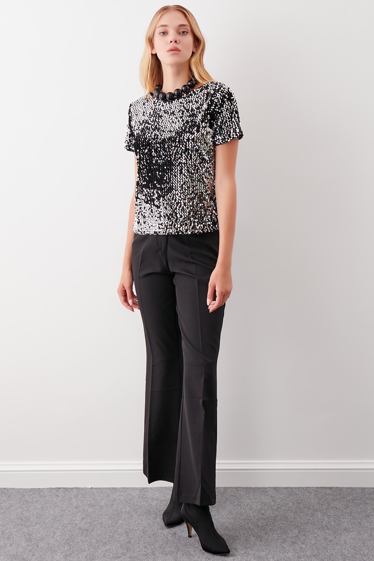 STAMP SEQUINED SHORT SLEEVE BLOUSE
