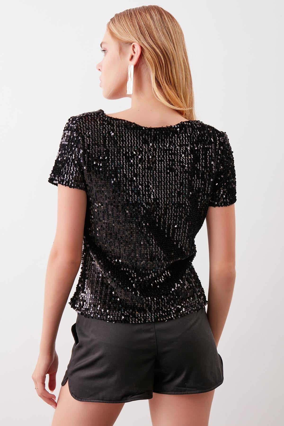 STAMP SEQUINED SHORT SLEEVE BLOUSE