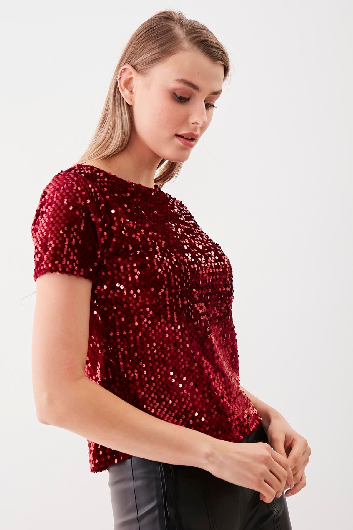 STAMP SEQUINED SHORT SLEEVE BLOUSE