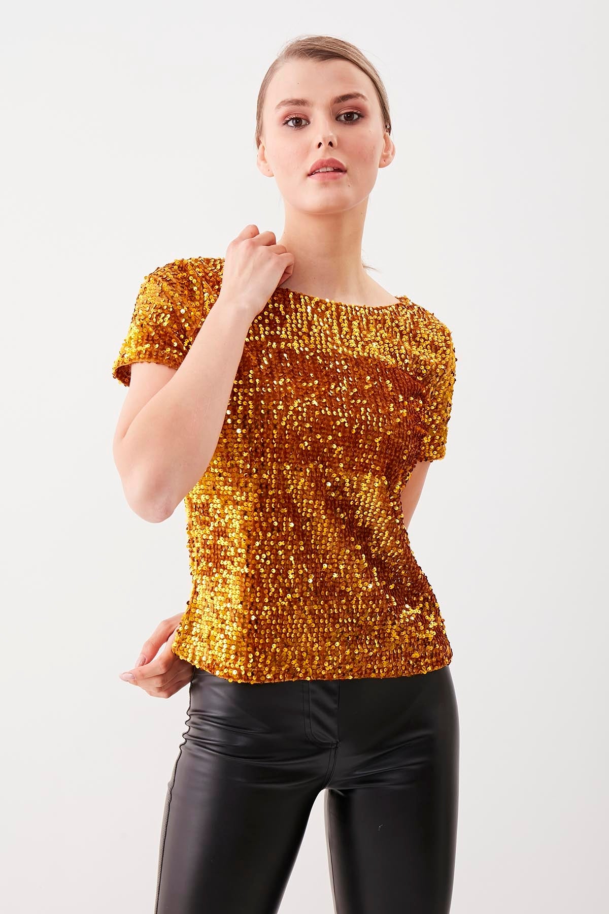 STAMP SEQUINED SHORT SLEEVE BLOUSE