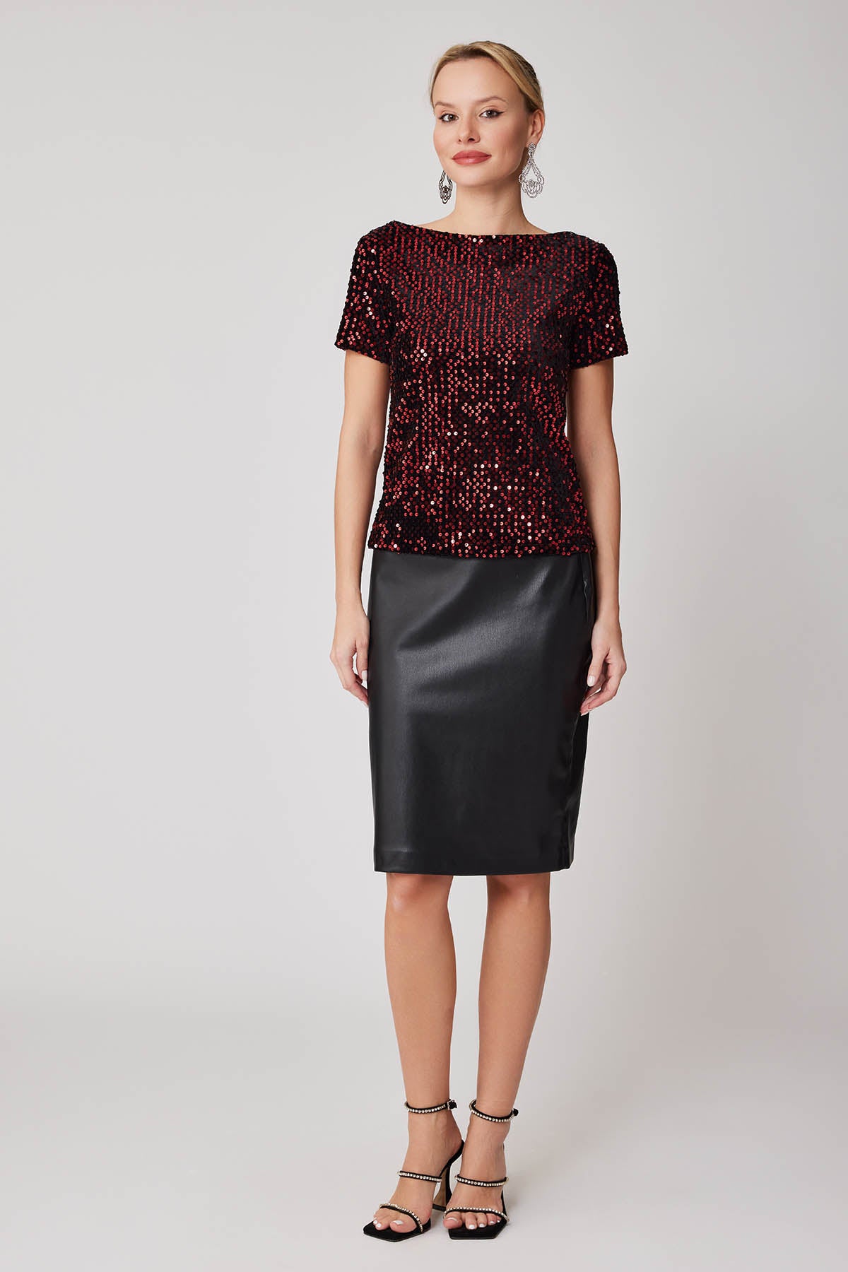 STAMP SEQUINED SHORT SLEEVE BLOUSE